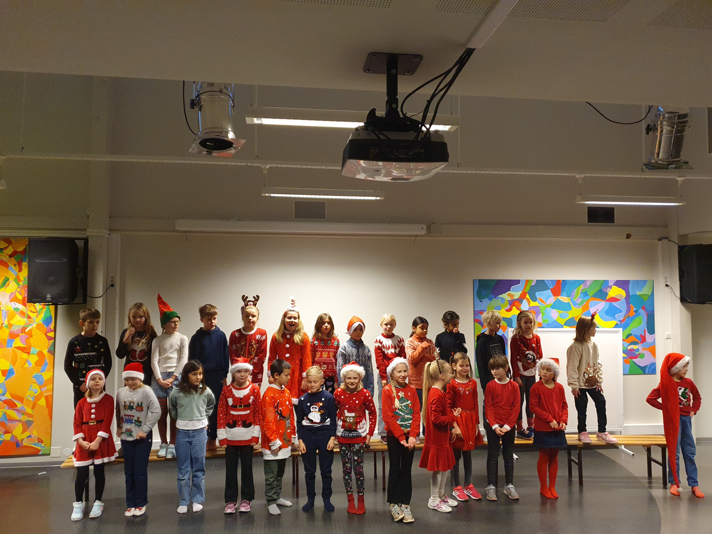 Stemningsfull morgensamling med 3.-trinn