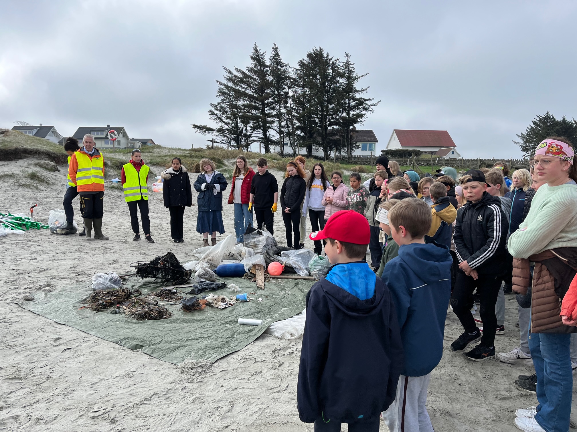 Grødem forsker og rydder på strand